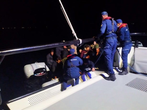 Foto - Yunanistan'ın ölüme ittiği göçmenlere Türkiye el uzattı!