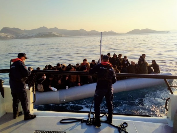 Yunanistan'ın ölüme ittiği göçmenlere Türkiye el uzattı!