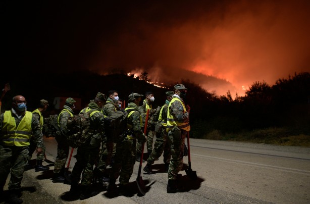 Foto - Yunanistan’ın Türkiye sınırında orman yangını! Köyler boşaltıldı
