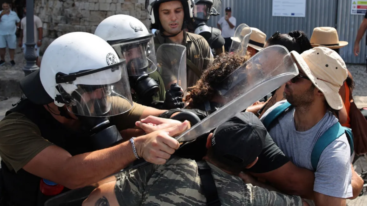 Yunanlar sokağa indi! İsrailli turistlere karşı ayaklandılar