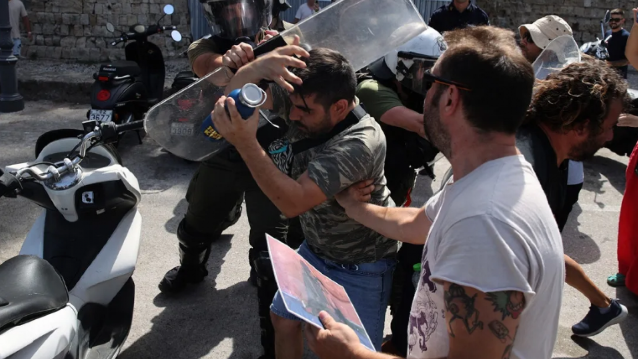 Foto - Yunanlar sokağa indi! İsrailli turistlere karşı ayaklandılar