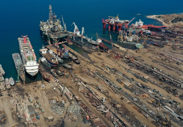 Foto - Yunanlılar emekli gemilerini Türkiye'ye göndermeye başladı! İşte sebebi