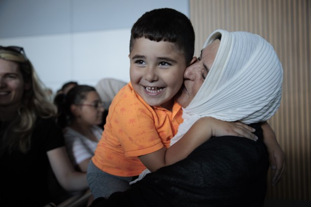 Foto - Yurda dönen ilk hacı kafilesi gözyaşlarıyla karşılandı