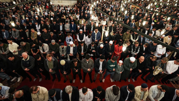 Yurdun dört bir yanında bayram namazı sevinci