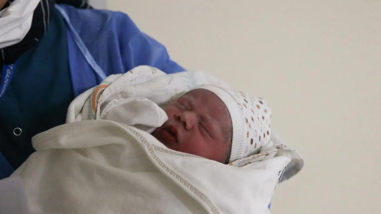 Foto - Yurdun dört bir yanından kareler! 2025’in ilk bebekleri dünyaya geldi
