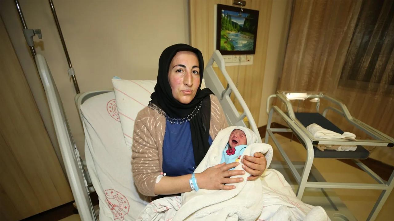Foto - Yurdun dört bir yanından kareler! 2025’in ilk bebekleri dünyaya geldi