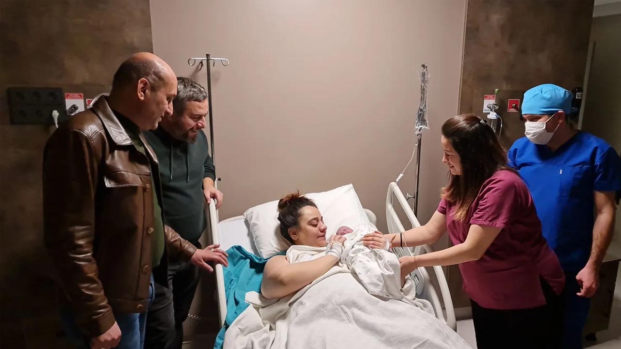 Foto - Yurdun dört bir yanından kareler! 2025’in ilk bebekleri dünyaya geldi