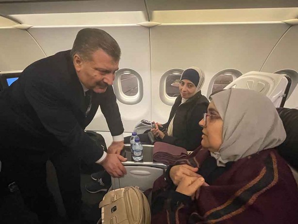 Foto - Yürek burktular! Türkiye'ye getirilen Gazzeli kanser hastaları uçakta konuştu!