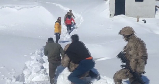 Foto - Yürek ısıtan görüntü! Kanser hastasının imdadına Mehmetçik yetişti