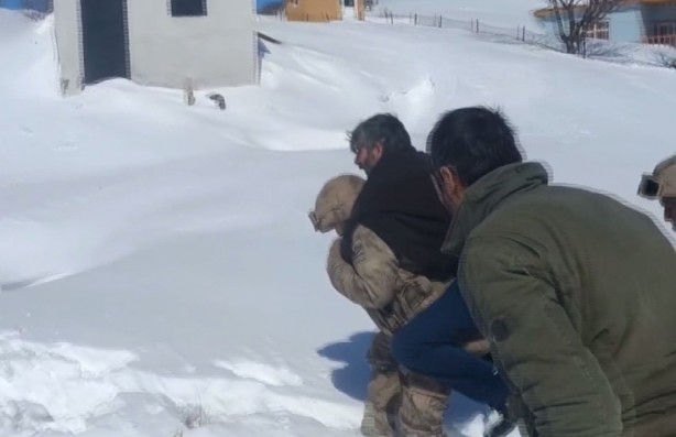 Yürek ısıtan görüntü! Kanser hastasının imdadına Mehmetçik yetişti