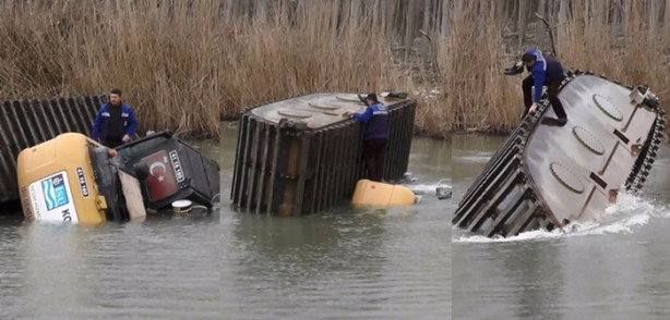 Foto - Yürekler ağza geldi! İş makinesi ters döndü...