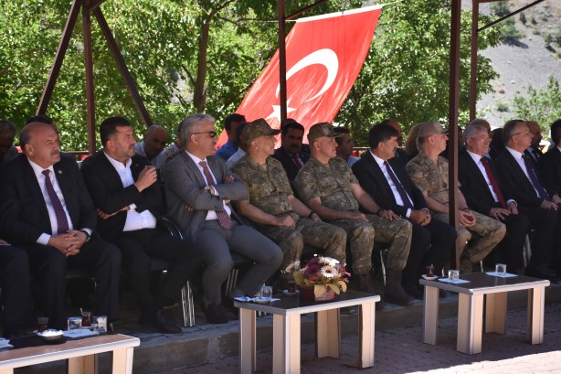 Foto - Yüreklerde kapanmayan yara! Başbağlar'da katledilen 33 sivil törenle anıldı
