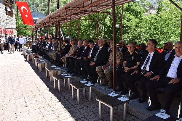 Foto - Yüreklerde kapanmayan yara! Başbağlar'da katledilen 33 sivil törenle anıldı