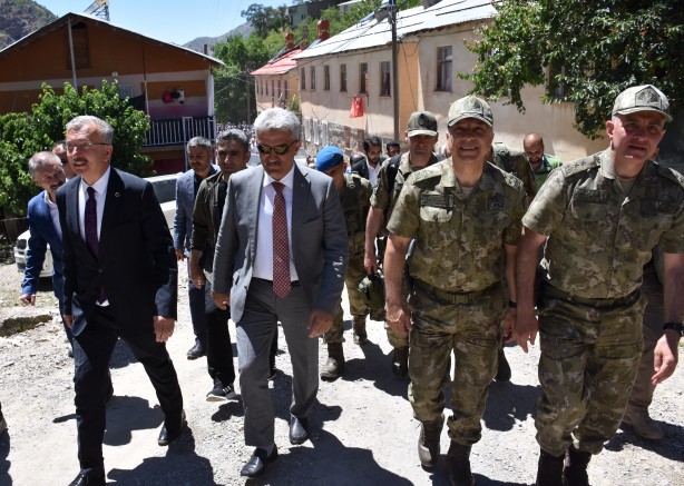 Foto - Yüreklerde kapanmayan yara! Başbağlar'da katledilen 33 sivil törenle anıldı