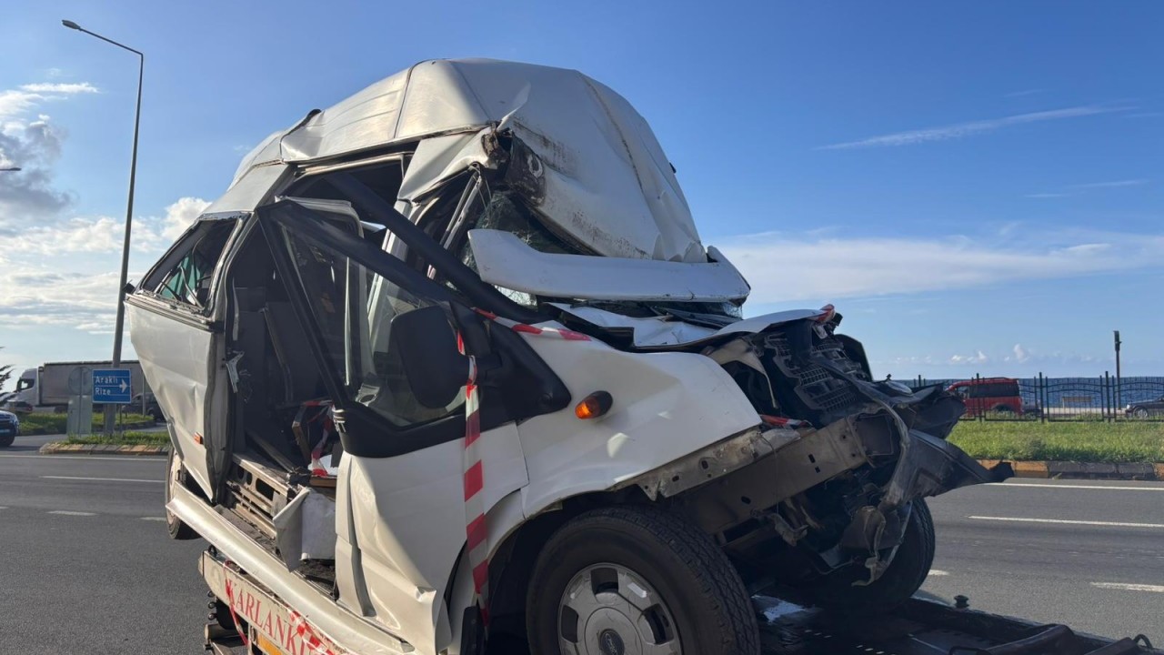 Foto - Yürekleri ağza getiren kaza: 15 kişi hastaneye kaldırıldı