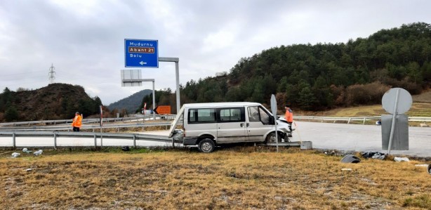 Foto - Yürekleri ağza getiren kaza! Minibüs ile tır çarpıştı
