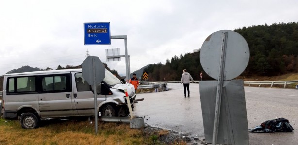 Foto - Yürekleri ağza getiren kaza! Minibüs ile tır çarpıştı