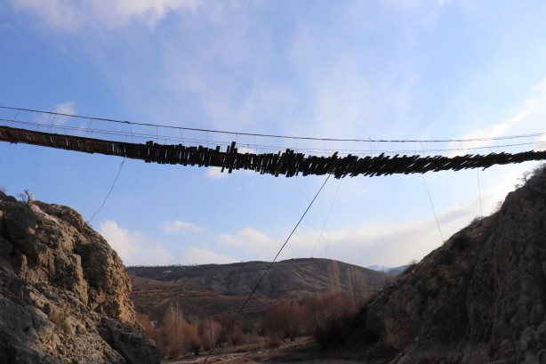 Foto - Yürekleri ağza getiren köprü! Tam 30 metre...
