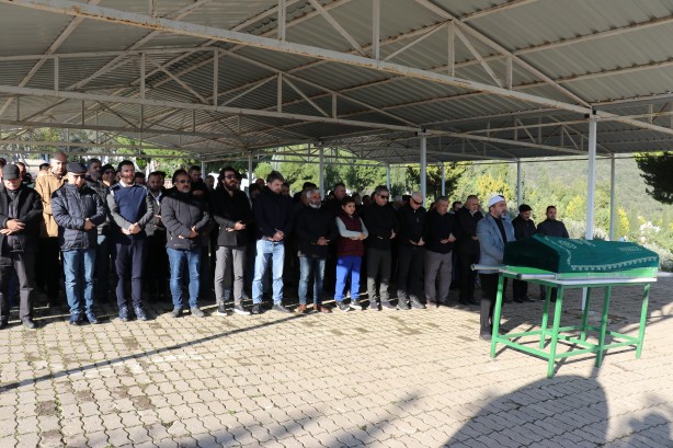 Foto - Yürekleri sızlatan olay! Bebeği doğduktan 10 saat sonra öldü