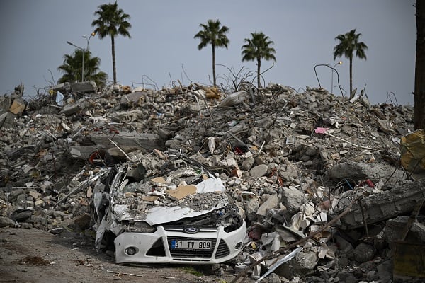 Yürekleri yakan manzara! Küçücük bir hatıra için