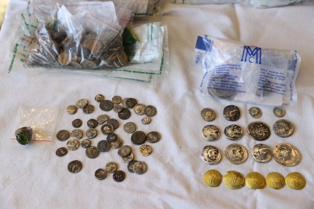 Foto - Yurt dışına kaçırılacaktı! 15 bin 751 parça tarihi eser ele geçirildi