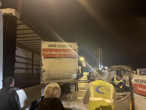 Yurt dışında kullanılan oylar Türkiye’ye getirilmeye başlandı