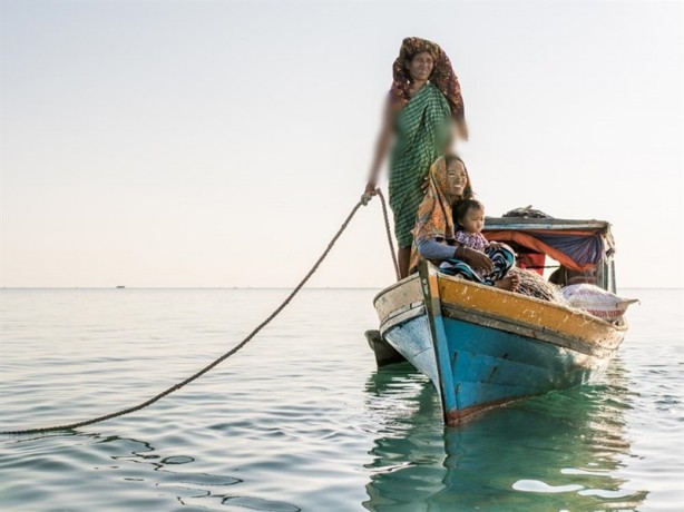 Yürümeyi değil önce yüzmeyi öğeniyorlar