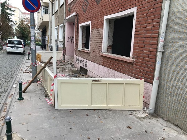 Foto - Yürürken dikkat edin! Hepimizin başına gelebilir