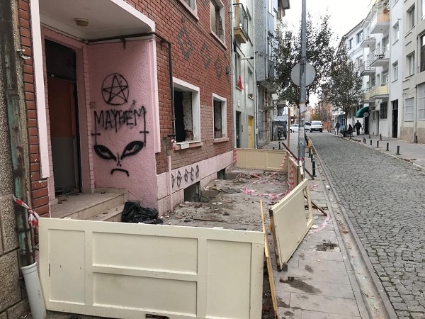 Foto - Yürürken dikkat edin! Hepimizin başına gelebilir