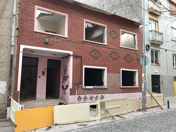 Foto - Yürürken dikkat edin! Hepimizin başına gelebilir