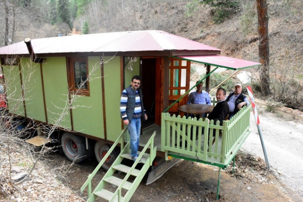 Foto - "Yürüyen ev"le doğanın tadını çıkarıyor 