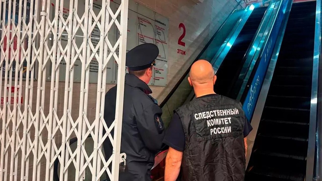 Foto - Yürüyen merdiven dehşeti: Çocuğun kolu koptu!