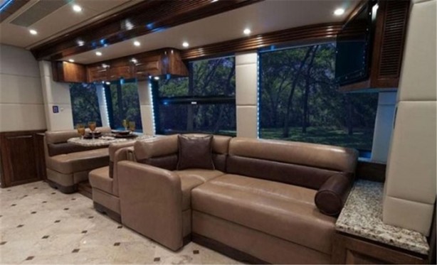 Foto - Yürüyen sarayın fiyatı hayrete düşürüyor!