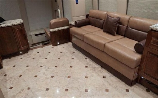 Foto - Yürüyen sarayın fiyatı hayrete düşürüyor!