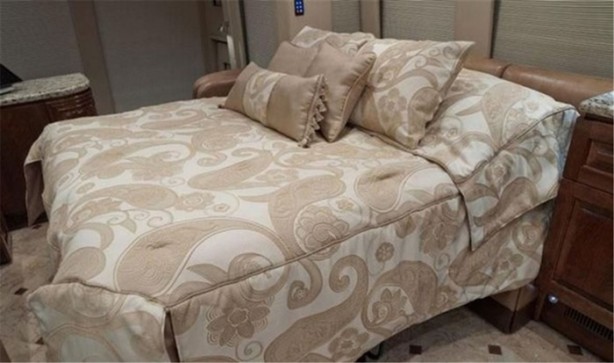 Foto - Yürüyen sarayın fiyatı hayrete düşürüyor!