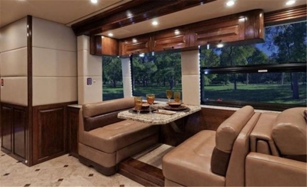 Foto - Yürüyen sarayın fiyatı hayrete düşürüyor!