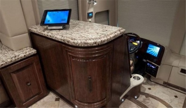 Foto - Yürüyen sarayın fiyatı hayrete düşürüyor!