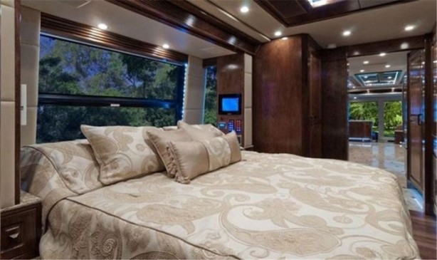 Foto - Yürüyen sarayın fiyatı hayrete düşürüyor!