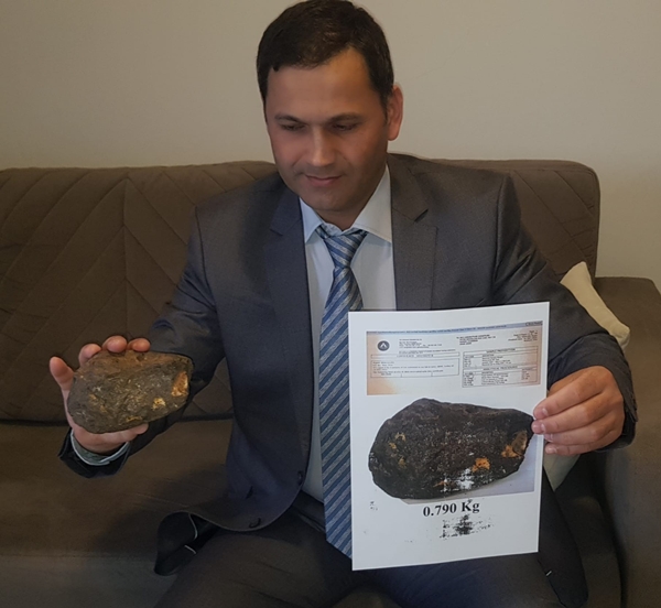 Foto - Yürüyüş yaparken buldu... Banka kasasında saklıyor