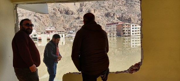 Foto - Yusufeli Barajı'nda ilginç görüntü! Son dakikaya kadar bekledi böyle oldu