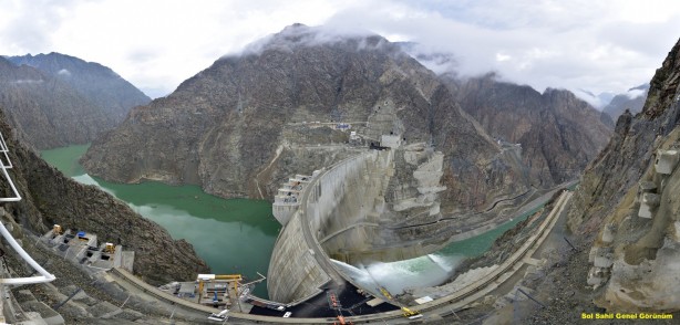 Foto - Yusufeli Barajı'nda ilginç görüntü! Son dakikaya kadar bekledi böyle oldu