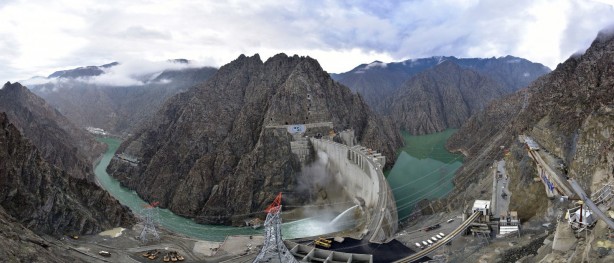 Foto - Yusufeli Barajı'nda ilginç görüntü! Son dakikaya kadar bekledi böyle oldu