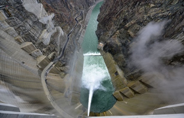 Foto - Yusufeli Barajı'nda ilginç görüntü! Son dakikaya kadar bekledi böyle oldu