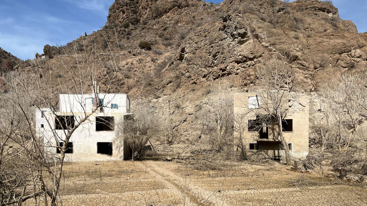 Yusufeli Barajı'nda ilginç manzara! Kaybolan köy geri döndü!