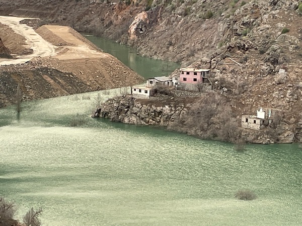 Foto - Yusufeli Barajı'nda ortaya çıktı! 