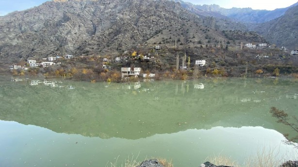 Yusufeli Barajı'nda su seviyesi 47 metreye ulaştı! Evler birer birer sular altında kalmaya başladı