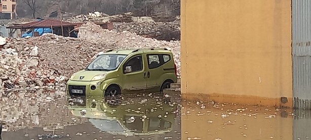 Foto - Yusufeli Barajı'nın suları ilçenin sanayi sitesine ulaştı