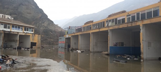 Foto - Yusufeli Barajı'nın suları ilçenin sanayi sitesine ulaştı