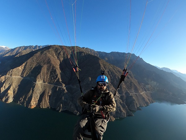Foto - Yusufeli'nin üzerinden paraşütle geçti