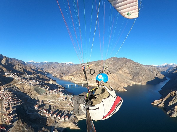 Foto - Yusufeli'nin üzerinden paraşütle geçti